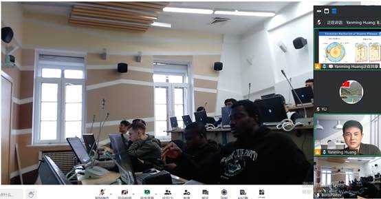 电脑前的人们AI 生成的内容可能不正确。